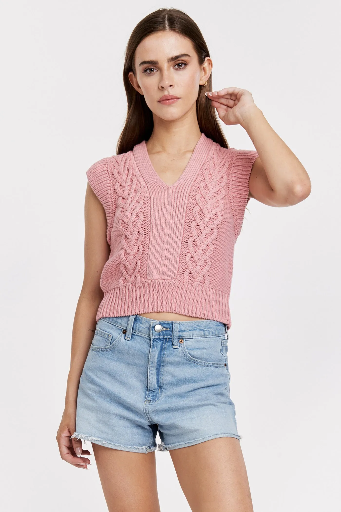 EMBERLY SWEATER VEST SOFT CHERRY